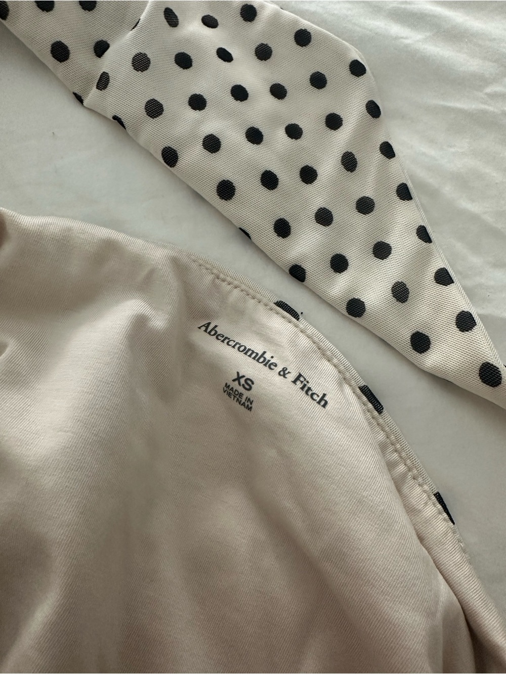 Abercrombie & Fitch Cream Top with Black Polka Dot Accent - Picture 4 of 10